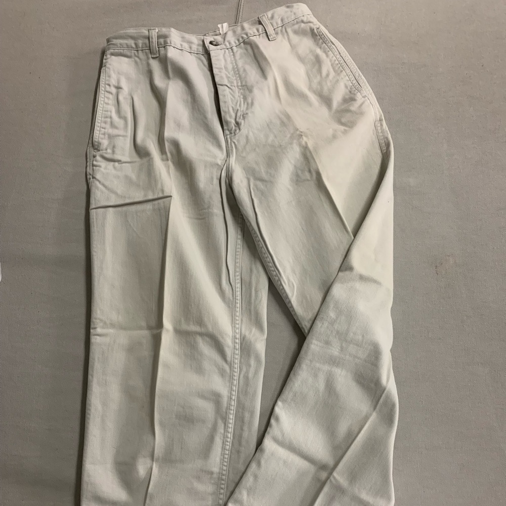 31x32 Flat Front GAP Khaki Slacks like new
